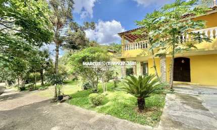Casa Assobradada com Varanda, Quintal e Anexo com Churrasqueira. FL23