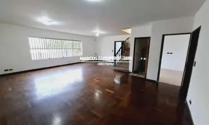 Casa no Butantã com 3 quartos, 1 suíte, 4 vagas de garage, 300 m², quintal. FL23