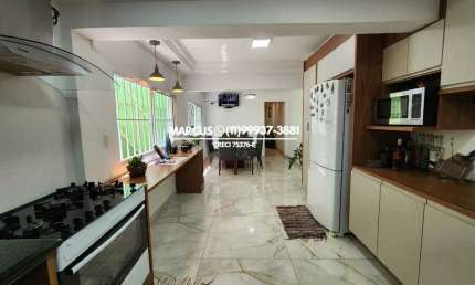 Casa no Butantã com 3 quartos, sendo 1 suíte, 2 vagas de garagem. FL23
