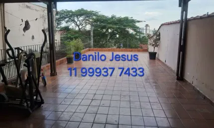 Casa com 2 dormitórios, terraço e 2 vagas de garagem. FL51