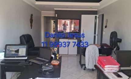 Casa com 3 dormitórios, 2 vagas e área de lazer com churrasqueira. FL51....