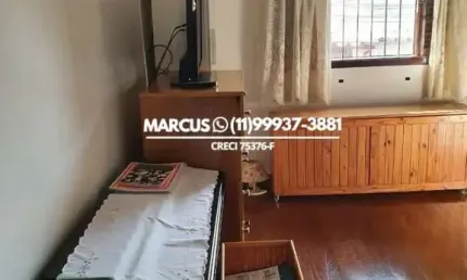 Casa no Butantã c/ 3 quartos, sendo 2 suítes, corredor lateral, fácil acesso a transporte. FL23