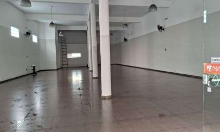SALÃO COMERCIAL COM 260 M2 E PÉ DIREITO DE 5 M FL26