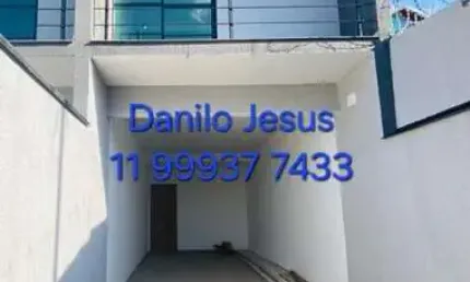 Casa com 3 dormitórios, 2 banheiros e 2 vagas. FL51