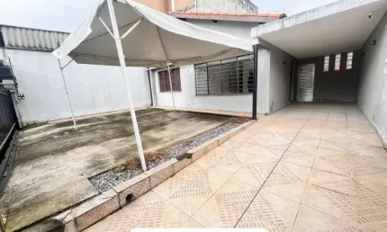 CASA COM QUINTAL  2 QUARTOS 3 VAGAS PROX. METRO VILA SÔNIA FL48