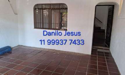 Sobrado com 2 dormitórios, 2 banheiros e 2 vagas. FL51