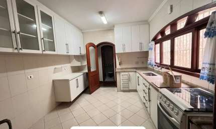 CASA 3 QUARTOS COM SUITE PRÓXIMO AO METRÔ VILA SÔNIA FL48