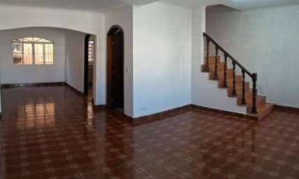 Sobrado com 3 Quartos 1 Suíte Edícula e 4 Vagas no Butantã. FL64