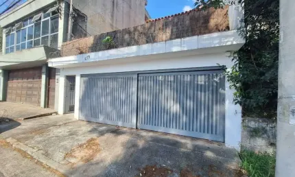 CASA TERREA COM 2 DORMITORIOS, QUINTAL E CHURRASQUEIRA FL26