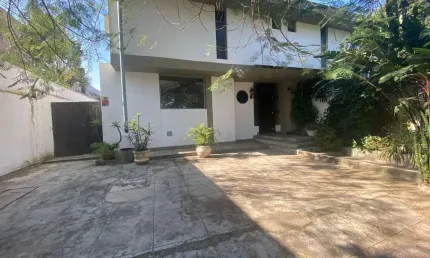 Sobrado com 6 quartos 2 suíte 3 vagas com 400 no Butantã. FL64