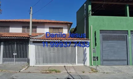 Sobrado com 4 dormitórios, 5 banheiros e 4 vagas. FL51