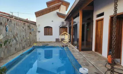 Casa com 3 dormitórios à venda, 252 m² por R$ 590.000,00 - Vila Jaboticabeira - Taubaté/SP