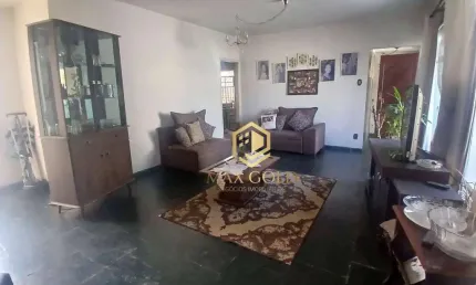 Casa com 3 dormitórios para alugar, 120 m² por R$ 3.162,00/mês - Vila Jaboticabeira - Taubaté/SP