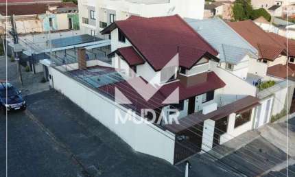 Sobrado de esquina com 4 quartos no Jardim Carvalho