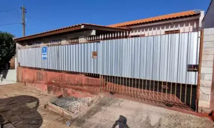 Casa com 3 quartos à venda na Agostinho Mathias Pinheiro, 228, Neves, Ponta Grossa