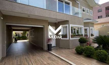Casa Alto Padrão com 5 quartos (3 suítes) no Jardim América