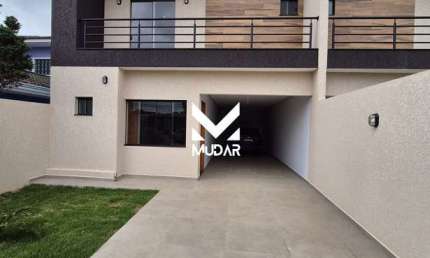 Sobrado novo com 3 suítes com amplo terreno na Marina – Uvaranas