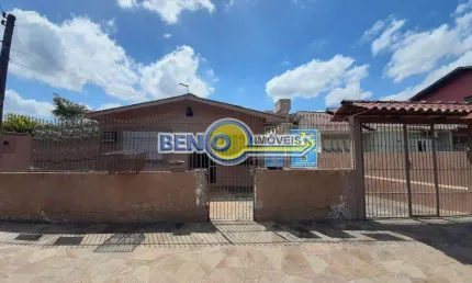 Casa três dormitórios, Bairro Monte Carlo, em Cachoeirinha-RS.