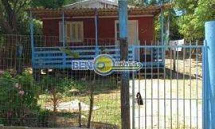Beno Imóveis vende Ótimo Sítio  com 15 mt de frente por 75 mt de fundos, com luz