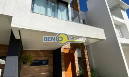 Sobrado com 3 dormitórios no Bairro Jansen, em Gravataí  - RS