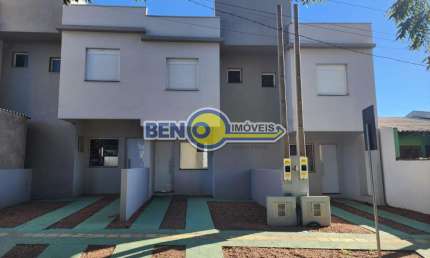 Sobrado a venda em Cachoeirinha RS, 2 dormitórios, box de estacionamento.