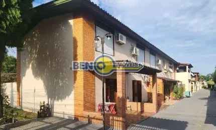 Sobrado amplo 2 dormitórios, ótima localização 500 metros da avenida, garagem, aceita financiamento