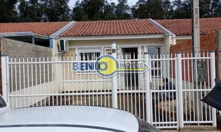 Casa com 1 dormitório, pátio e garagem em bairro residencial