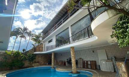 Casa à Venda em Jardim das Laranjeiras, São Paulo - SP