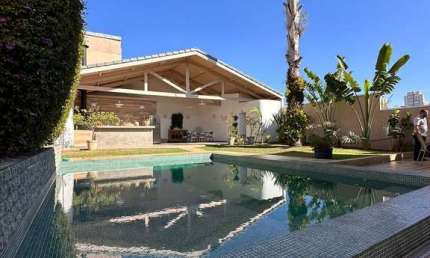 Sobrado para Venda em Santa Teresinha, 3 dormitórios, 3 suítes, Piscina, 258m²