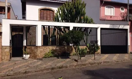 Sobrado Para Venda com 230m², 3 dormitórios, 1suíte, 5 vagas e churrasqueira