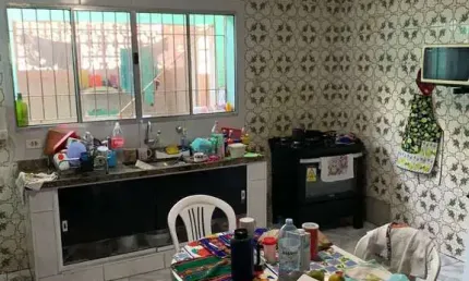 Ampla Casa com 4 Quartos Sala Grande - 2 Vagas - Perto do Hipermercado Andorinha