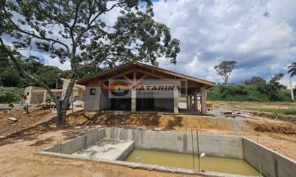 Chácara em fase de acabamento em condomínio fechado!