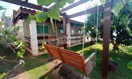 Belíssima chácara dentro de condomínio com linda vista