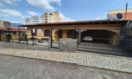 Casa com 3 dormitórios à venda, 310 m² por R$ 1.090.000,00 - Velha - Blumenau/SC