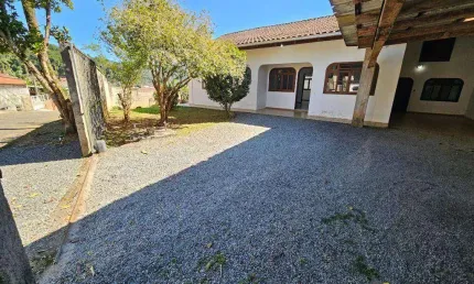 Casa com 4 dormitórios para alugar, 183 m² por r$ 2.760,00/mês - água verde - blumenau/sc