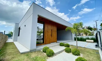 Casa com 3 quartos à venda na Das Cabiunas, 10, Pedra Branca, Palhoça por R$ 1.890.000
