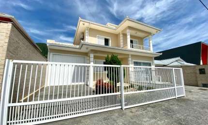 Casa com 4 quartos à venda na Rua Arcanjo Cândido da Silva, 3856, Praia de Fora, Palhoça por R$ 1.350.000