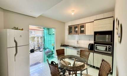 Casa com 2 quartos à venda na Arco Iris, 61, Potecas, São José por R$ 310.000