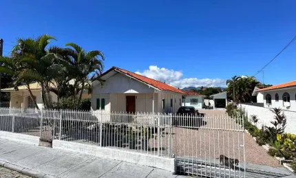 Casa com 5 quartos à venda na rua ervino scheidt, 262, centro, palhoça por r$ 954.000