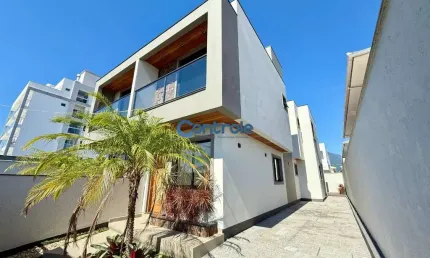 Casa com 3 quartos à venda na Rua Claudio Espindola, 77, Nova Palhoça, Palhoça por R$ 780.000