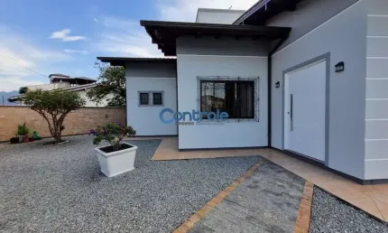 Casa com 3 quartos à venda na Lauro Rosar, 100, Aririu, Palhoça por R$ 1.050.000
