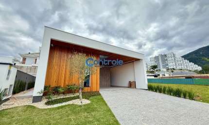 Casa em condomínio fechado com 3 quartos à venda na Rua Lagoinha, 65, Pedra Branca, Palhoça por R$ 2.650.000