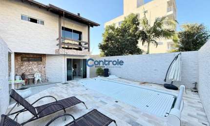 Casa com 3 quartos à venda na Rua Vergilino Domingos da Silva, 270, Serraria, São José por R$ 900.000