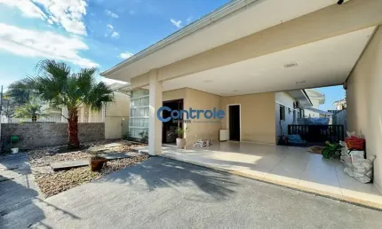 Casa com 3 quartos à venda na rua dos bem me queres, 62, pedra branca, palhoça por r$ 1.590.000