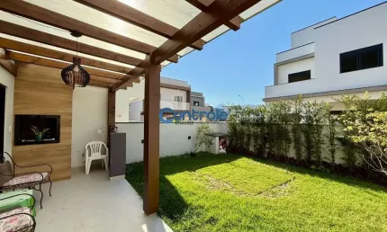 Casa em condomínio fechado com 3 quartos à venda na avenida wilson castelo branco, 700, deltaville, biguaçu por r$ 990.000