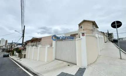 Casa com 3 quartos à venda na josé maykot, 159, estreito, florianópolis por r$ 3.600.000