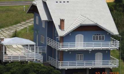 CASA EM CONDOMÍNIO FECHADO EM CAMPOS DO JORDÃO, MOBILIADO, CHURRASQUEIRA, 03 SUÍTES !!