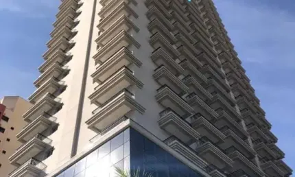 SALA EM PRÉDIO COMERCIAL A VENDA, NOVA, NUNCA HABITADA, COM SACADA E 01 VAGA DE GARAGEM ! ! !
