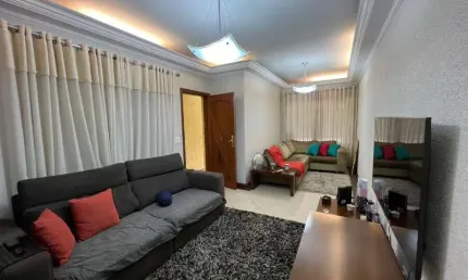 Sobrado no js têxtil, 03 suítes, 03 vagas, semi mobiliado !!