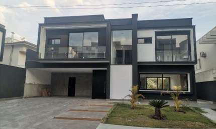 CASA EM CONDOMÍNIO FECHADO EM MOGI, NOVA, 04 SUÍTES, PISCINA, ÁREA GOURMET !!